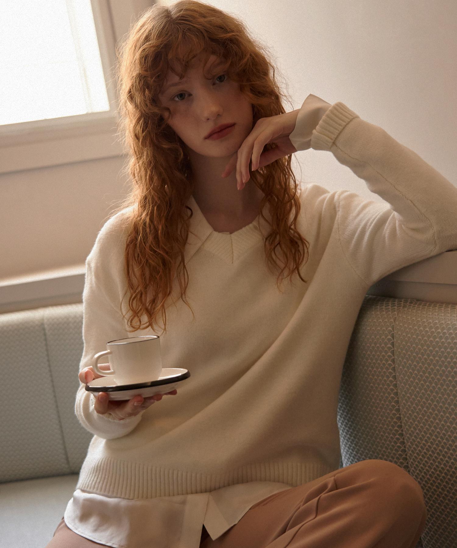 Ramaro Aile Button Point Soft V-Neck Knit (Ivory) Ivory