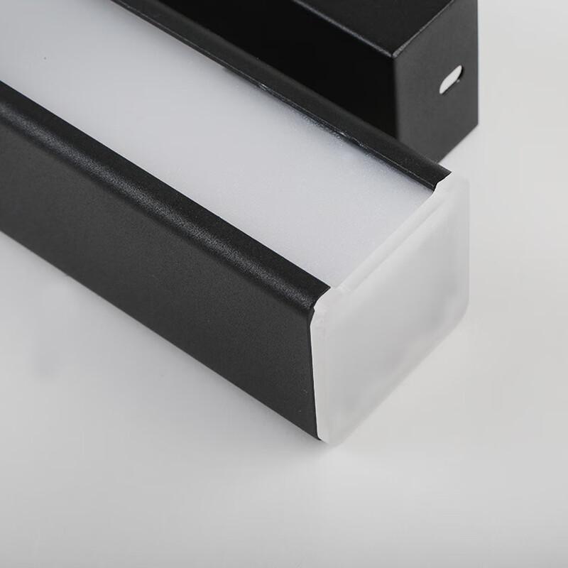 Xuan Yong Rotatable Aluminum Wall Lamp