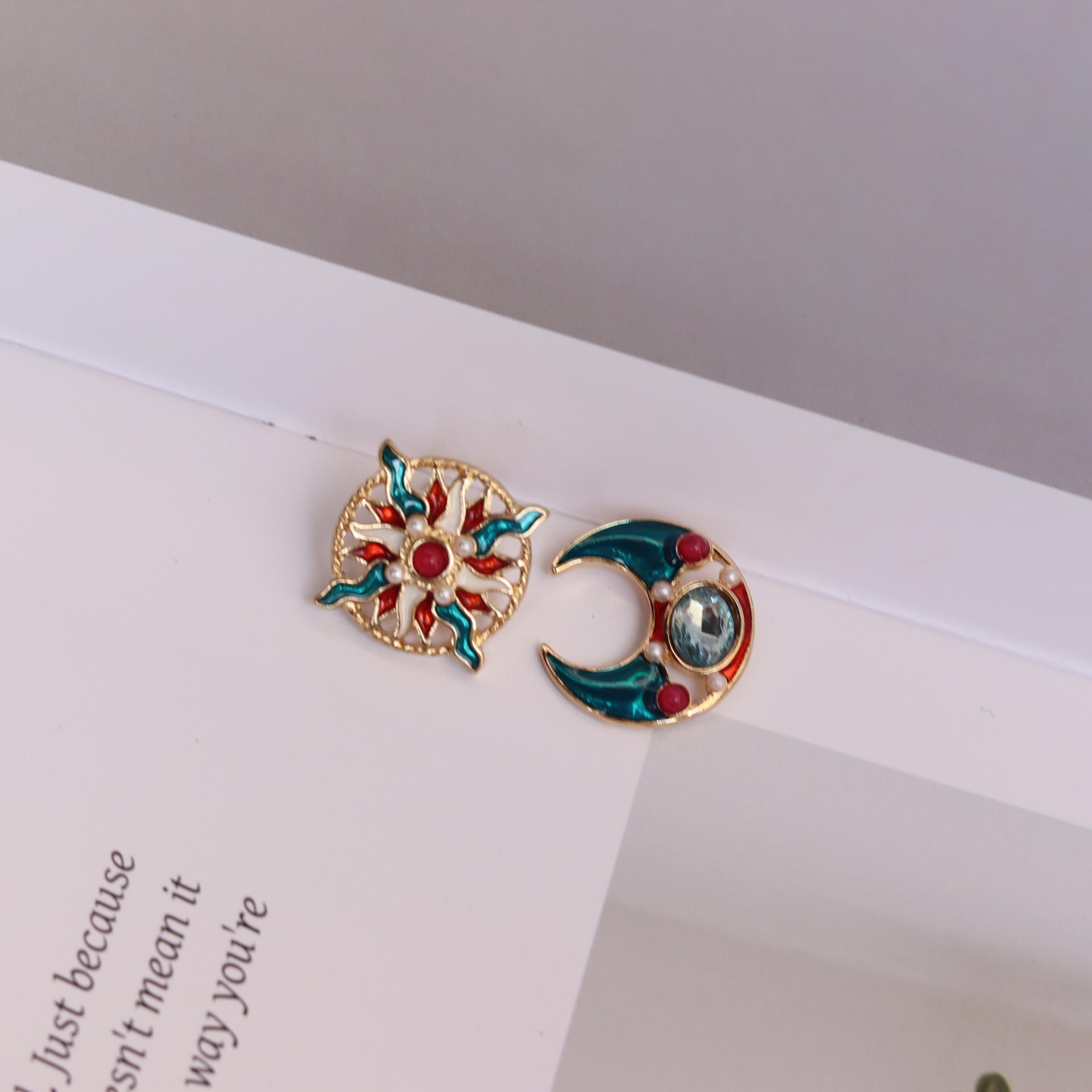 1PAIR asymmetric moon design stud earrings niche temperament retro dripping oil light luxury earrings cold wind earrings
