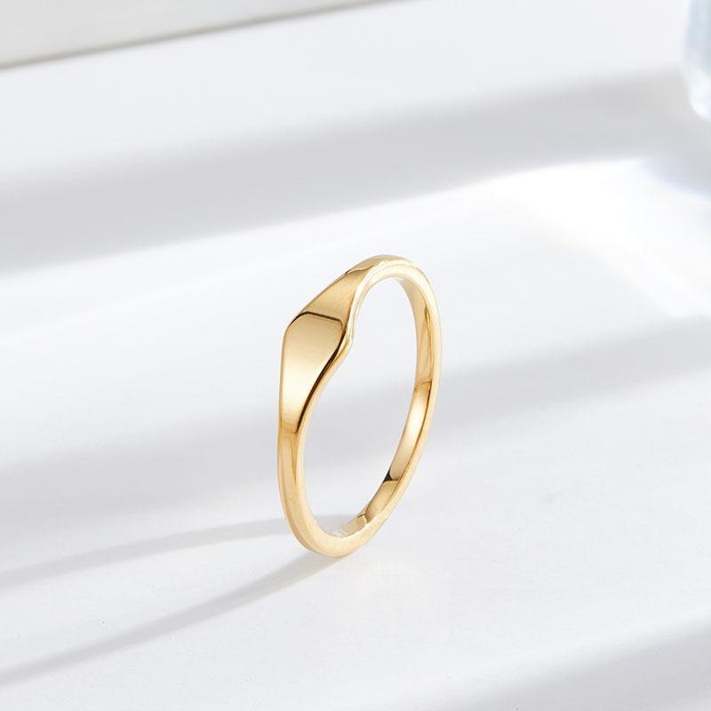 Elegant Heart Bow Titanium Steel Ring for Women Minimalist Round Circle Band Light Luxury Jewelry