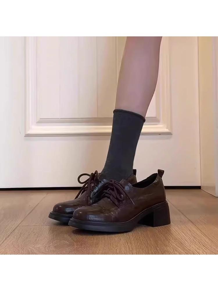 Platformy z grubym obcasem retro mokasyny damskie wiosna 2026 zaokrąglony nosek sznurowane małe skórzane buty brytyjski styl buty wsuwane