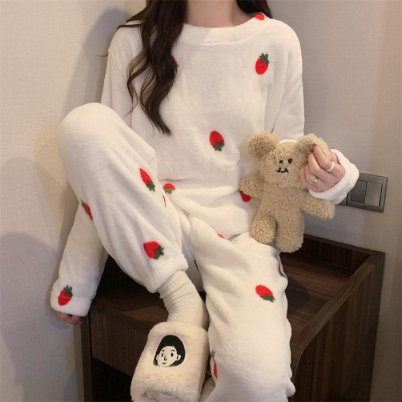 Women Winter Coral Velvet Pajamas Lovely Strawberry Velvet Thickened Warm Flannel 2025 New Homewear Set