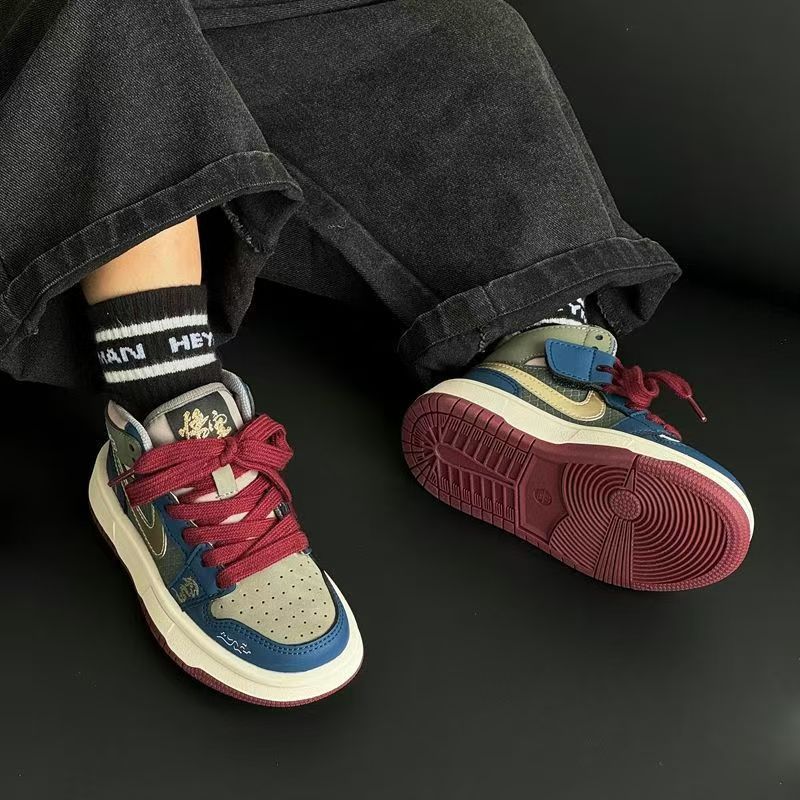 Boys sports shoes children's fashion high-top board shoes 2025 autumn and winter new velvet two cotton shoes girls running shoes tide