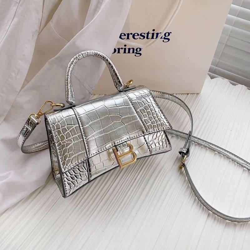 Stylish And Trendy European And American Crocodile Pattern Shoulder Bag In Silver Color Pu Material 19*12*8cm