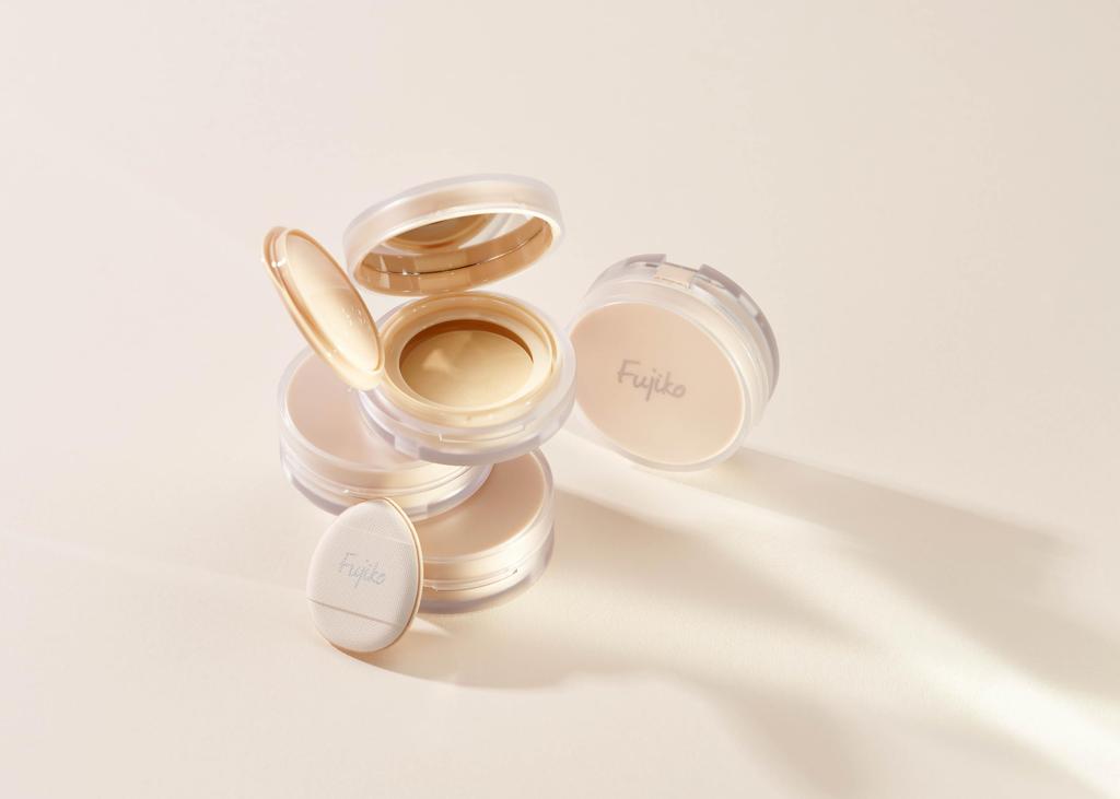 Fujiko Touch-Up Compact (01 Light Beige) (SPF50+ PA++++) with Dedicated Puff. Touch-up Foundation, Cream Foundation, High Coverage, Moisturizing,