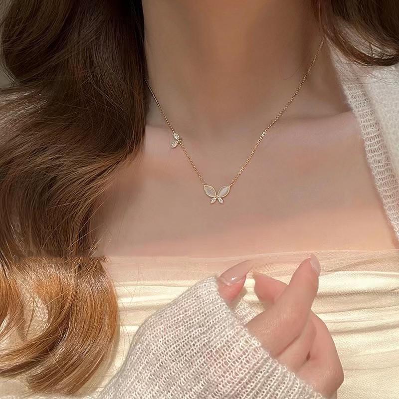 Butterfly Mother-of-Pearl Women's Summer Clavicle Necklace - Elegant and Versatile, 2023 Simple High-End Design