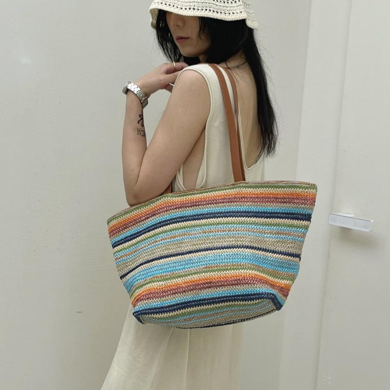 Torba typu tote pod pachę to modna, prosta, pojemna, wysokiej klasy tkana torebka do ręki na ramię.