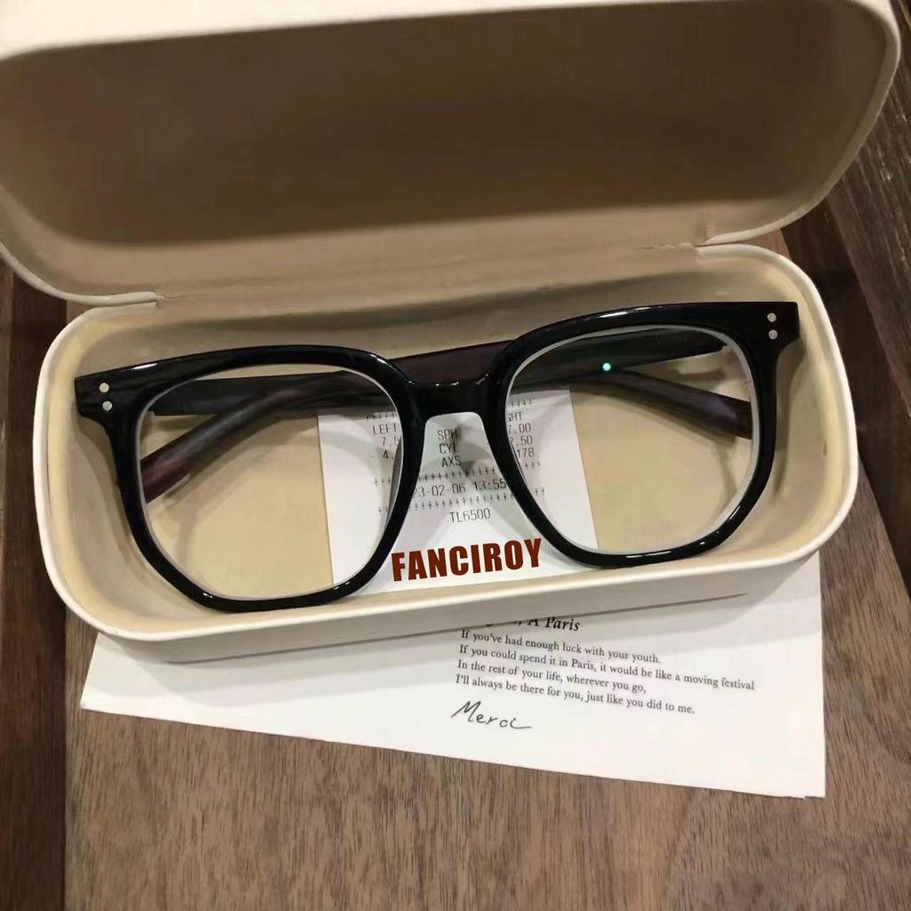 Women's Black Frame Glasses: Retro, Radiation Protection, Slimming, Myopia Compatible, No Makeup Needed