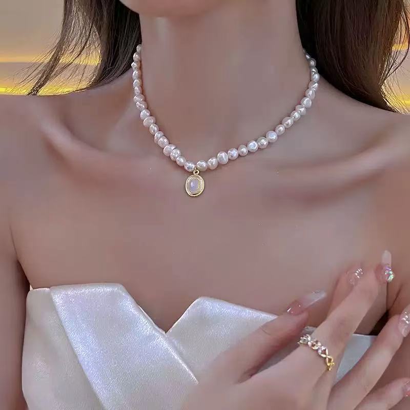 Irregular Retro Niche Pearl Collarbone Chain High Sense Choker Necklace Gentle Design Sense