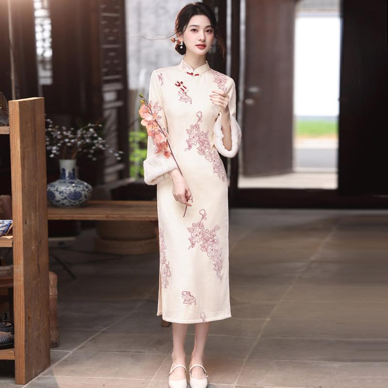 Pink high-end embroidered velvet winter clothing national style Chinese long-sleeved improved cheongsam winter thick women s retro New Year s clothing S