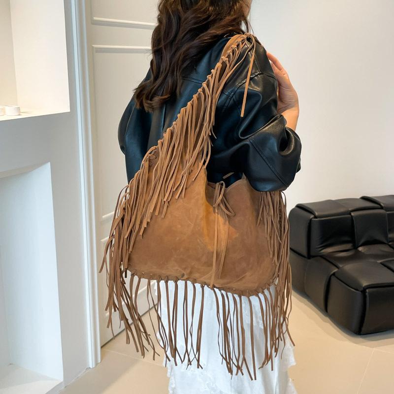 Casual Retro Large-capacity Bag Women's New Versatile Shoulder Underarm Bag Fashionable Fringed Tote Bag