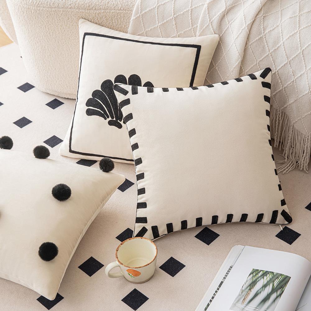 Ins Style Simple Pillowcase Black and White Velvet Cushion Polka Dot Pillowcase Bed and Breakfast Sofa Decoration Atmosphere Pillow