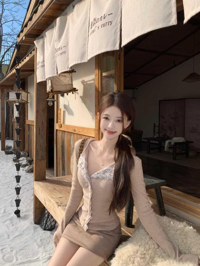Women's Elegant Lace Spliced Long-Sleeve Cardigan - Slim-Fit, Chic & Versatile Winter Design