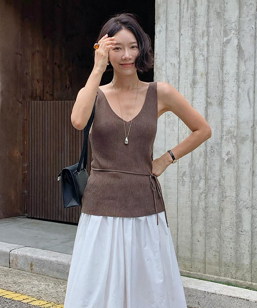 Lugkaeseuteu Sandrine V-Neck Sleeveless Knit / Sandrine V-Neck Sleeveless Knit_2Colors