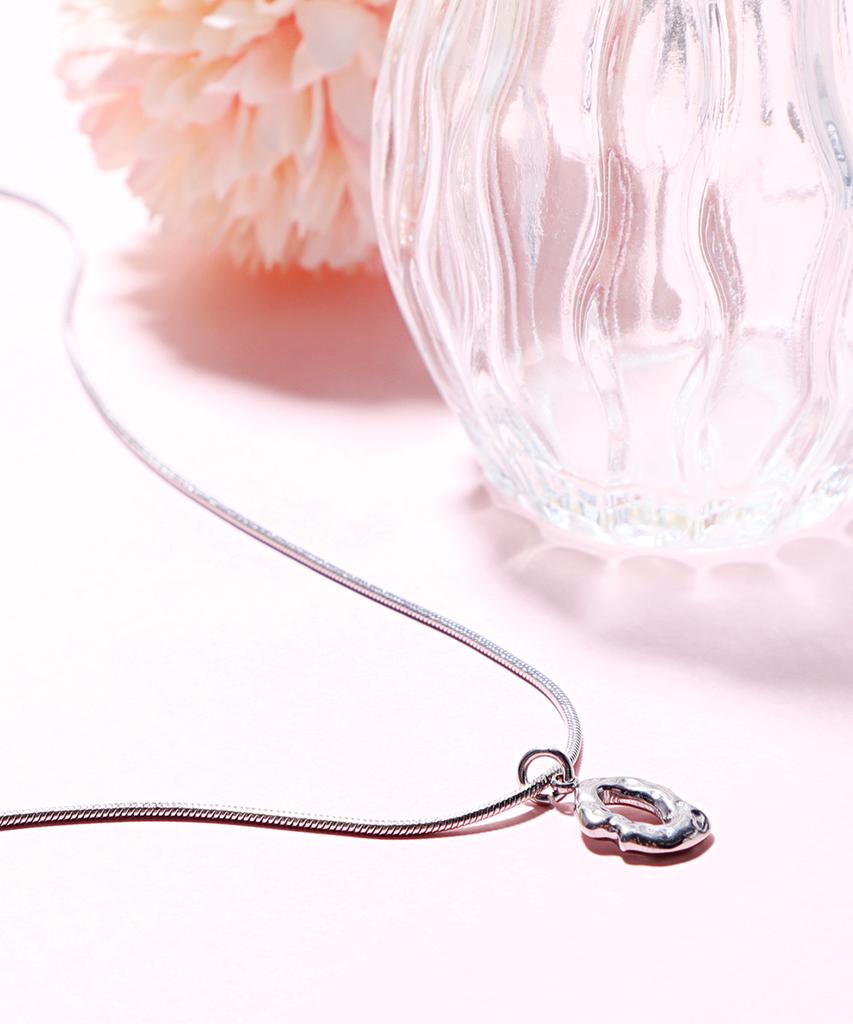 Polalita Oval Pendant Minimal Necklace (Plt-Nl-075_Sv)