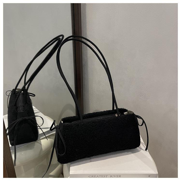 

Winter Soft Lamb Wool Shoulder Bags for Women Simple Solid Color Ladies Plush Underarm Bag Lightweight Portable Female Handbag