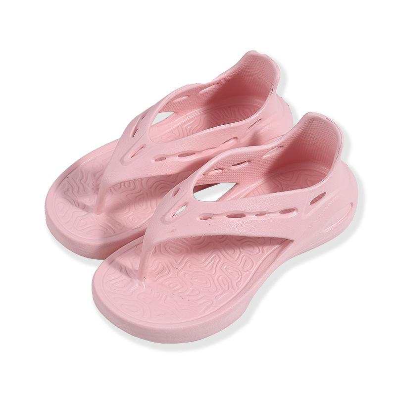 Menn bruker sklisikre EVA-tøfler, moderne og allsidige strandflip-flops om sommeren. Kvinner