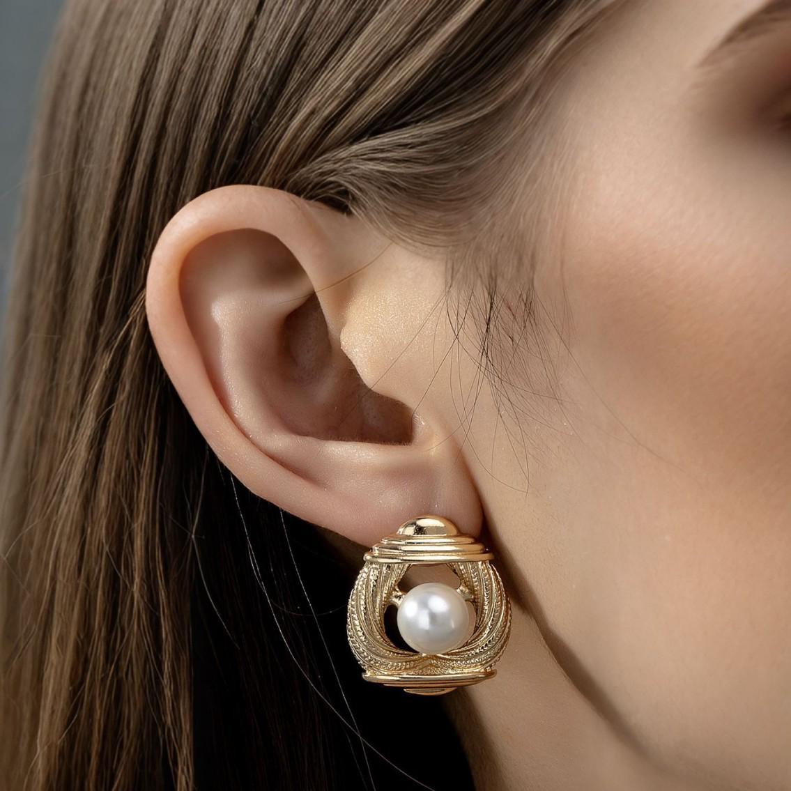 

Elegant Retro Pearl Stud Earrings for Women - Versatile, Stylish, and Unique 14k золотой