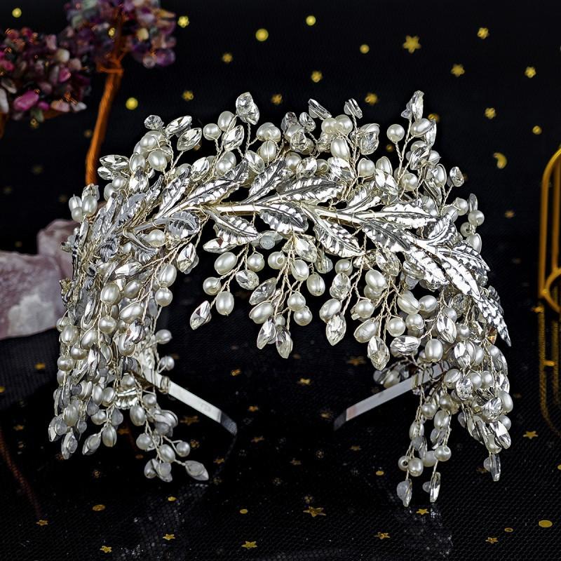 

Luxury Exaggerated Metal Flower Leaf Wide Headband Pure Hand-knitted Pearl Rhinestone Banquet Performance Photo Headwear