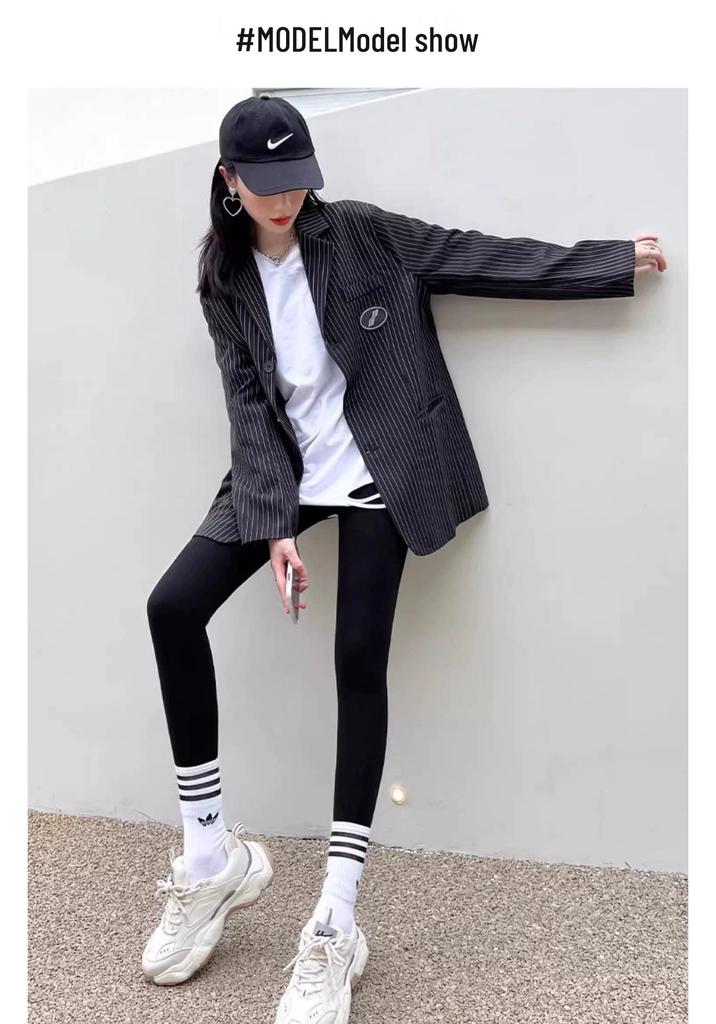 Gray Vertical Stripe Plus Velvet Women's Leggings, Thick Warm, Plus Size, Petite, Slimming, Tight-Fitting Pants for Spring and Autumn.