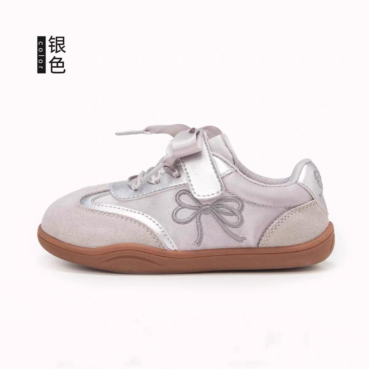 

Girls moral training shoes spring and autumn 2025 new children s shoes autumn sports shoes board shoes women s treasure kindergarten casual shoes 31
