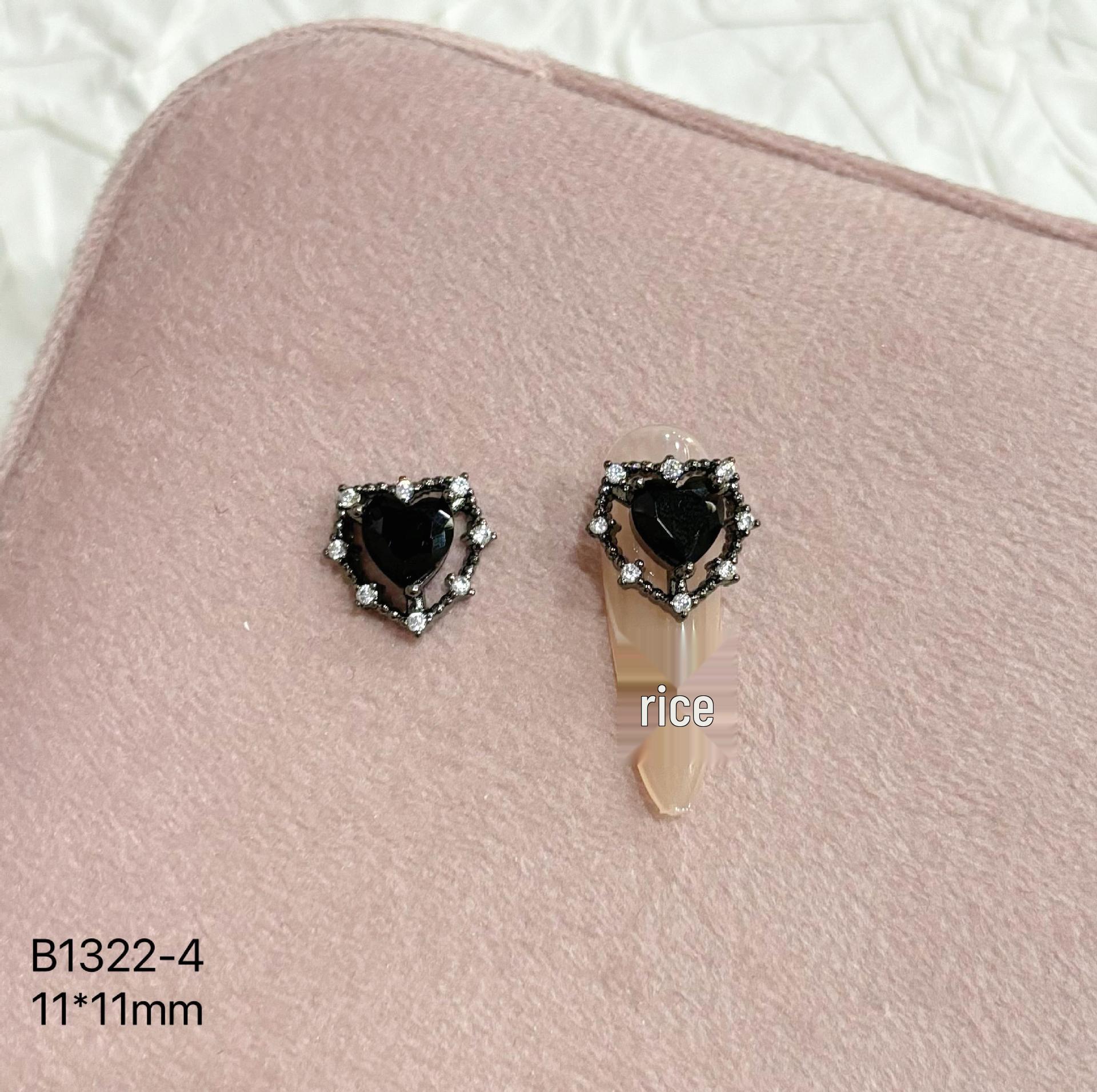 

Colorful Heart & Bow Nail Art Rhinestone Pendants