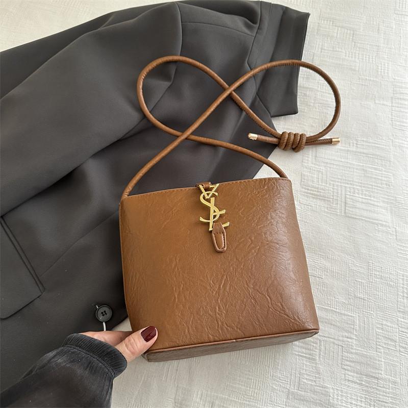 Trendy Retro White Bucket Bag Chic Shoulder Tote For Daily Outfits And Accessories