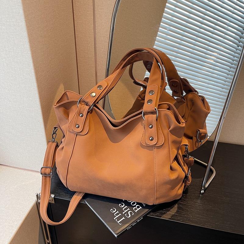 Niche design casual versatile tote bag women's new autumn and winter large-capacity shoulder messenger commuter bag