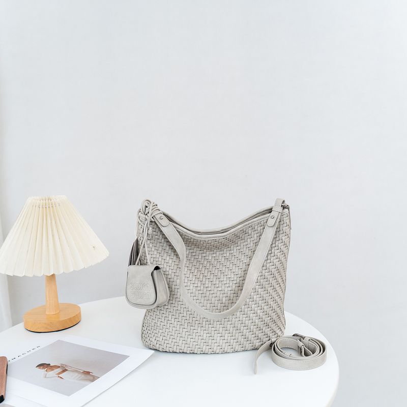 

Niche Fashion Woven Bucket Bag Women 2025 New Versatile Casual Idle Style Commuter Shoulder Messenger Bag Fashion Mi Yue Mi Grey