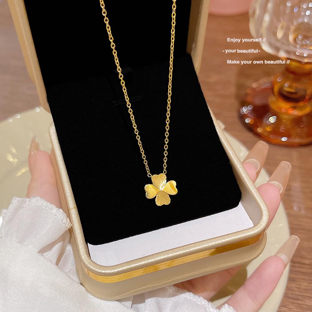Korean 18K Gold Titanium Steel Women's Clavicle Necklace - Versatile, High-End, Non-Fading Temperament Choker.