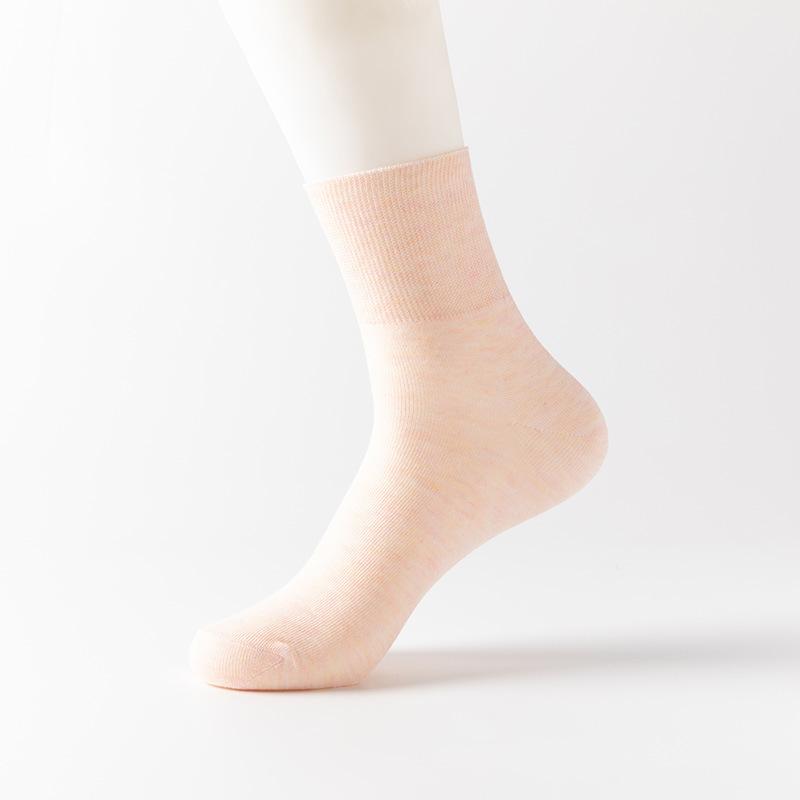 1/5 Pairs of Women's Socks Mid-calf Socks Comfortable and Stretchable Socks for Autumn and Winter