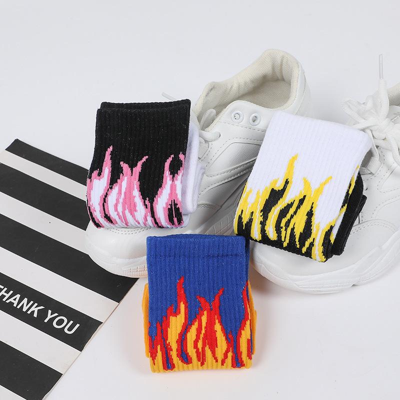 Chaussettes mi-mollet pour hommes et femmes, chaussettes montantes flamme tendance et polyvalentes, chaussettes de sport hip-hop