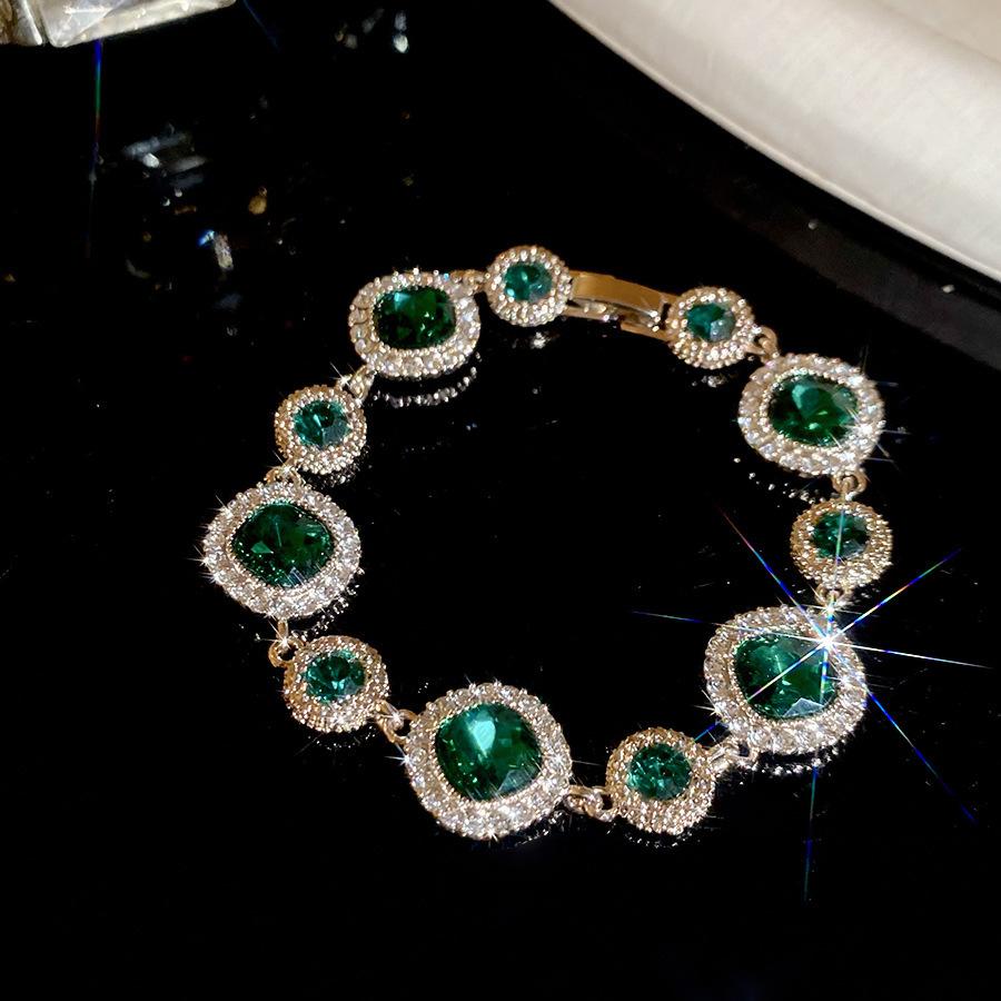 European and American diamond-encrusted flower hollow bracelet light luxury bracelet exquisite jewelry