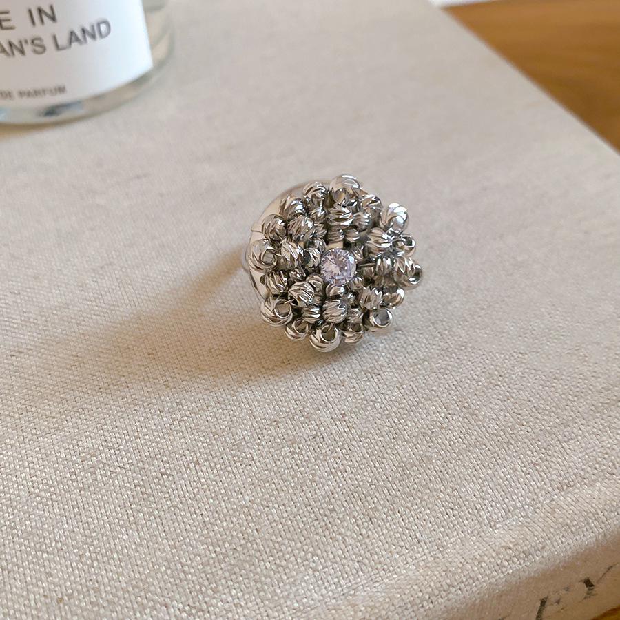 Pearl Flower Open Ring: Chic and Versatile Design for Index Finger