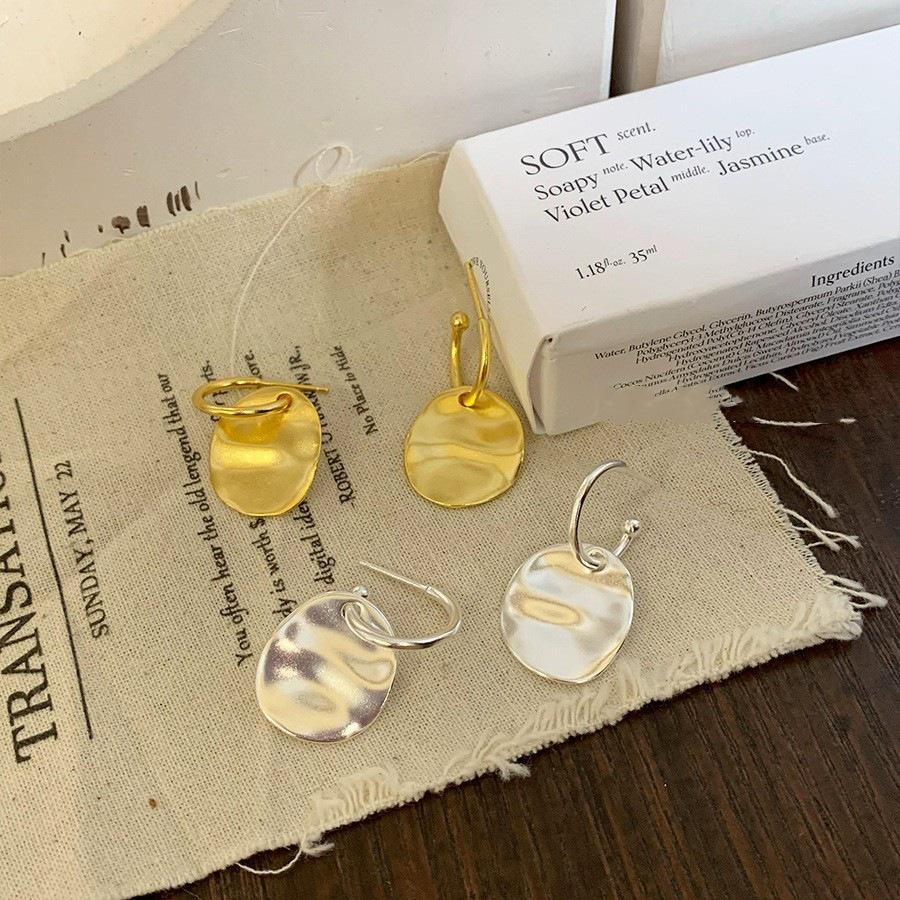 Niche Design Pleated Disc Earrings: Simple, Fashionable, Trendy Round Studs for Women