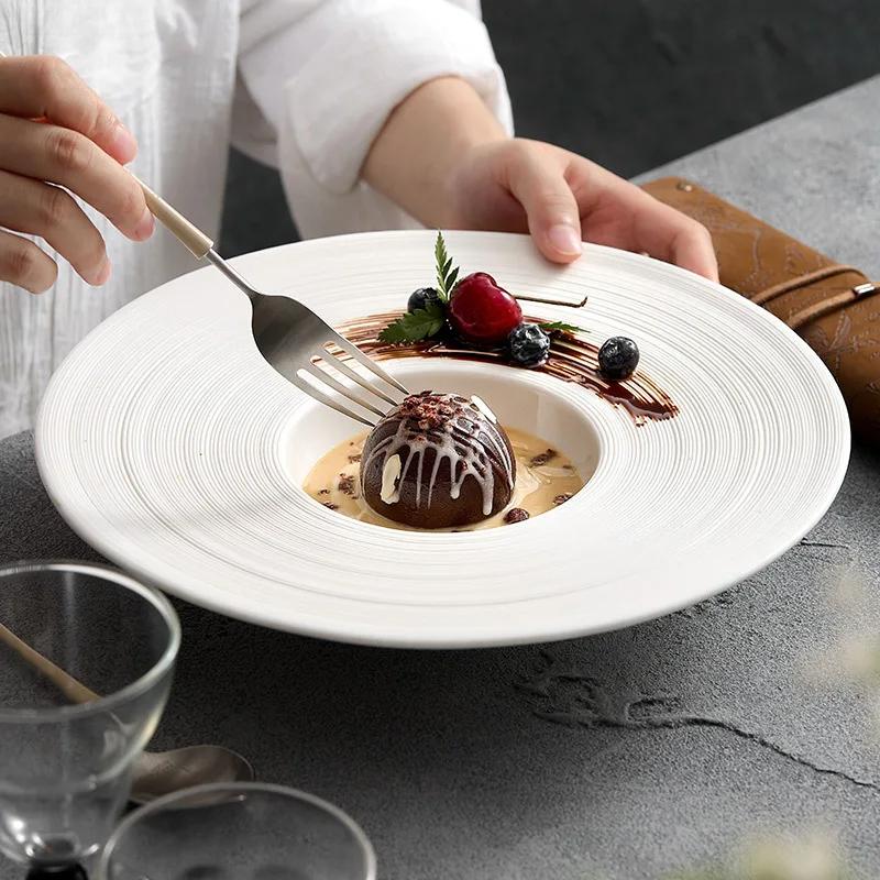 Einfache weiße Keramik-Kochgerichte Nordic Restaurant Molekularküche Hauptgericht Kreative Pasta Dessertteller Geschirr