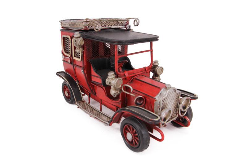 

Декоративная металлическая рама автомобиля