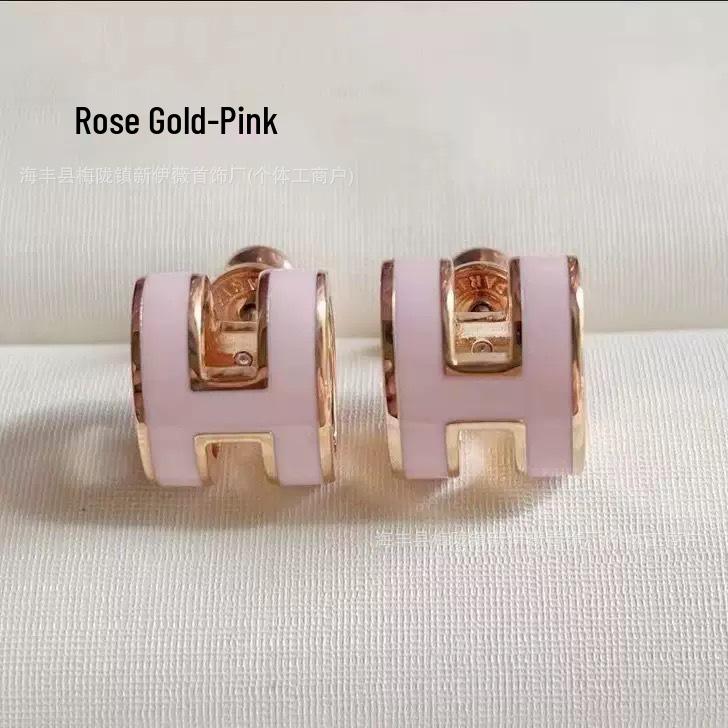 Goldene H-Buchstaben Emaille Ohrstecker, 18k dick vergoldet, Farbe Weißer Milchtee, Damenmodeschmuck.