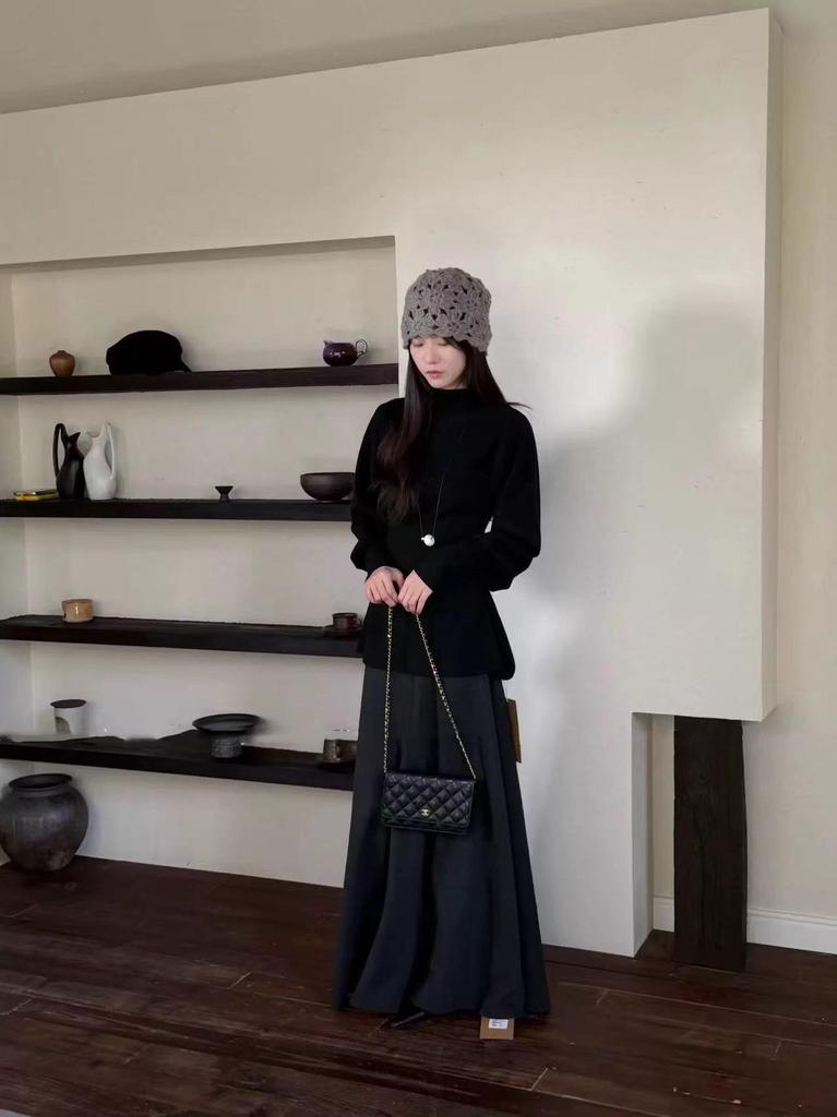 Plus Size Elegant Black Lantern Sleeve Knit Top with Slimming Waist