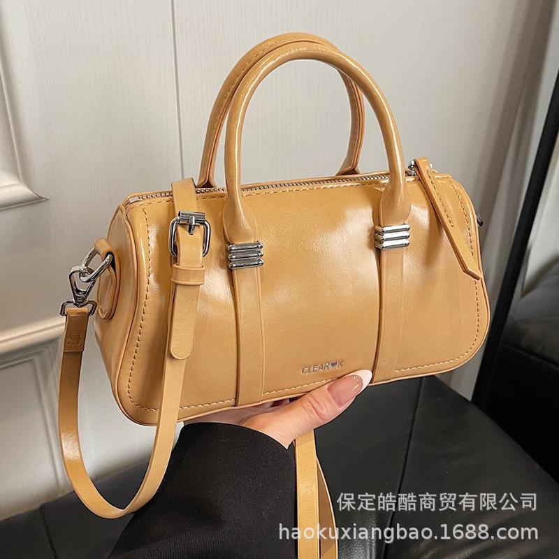 Premium bag women's spring and summer 2025 new fashion niche design shoulder messenger bag women's portable pillow bag