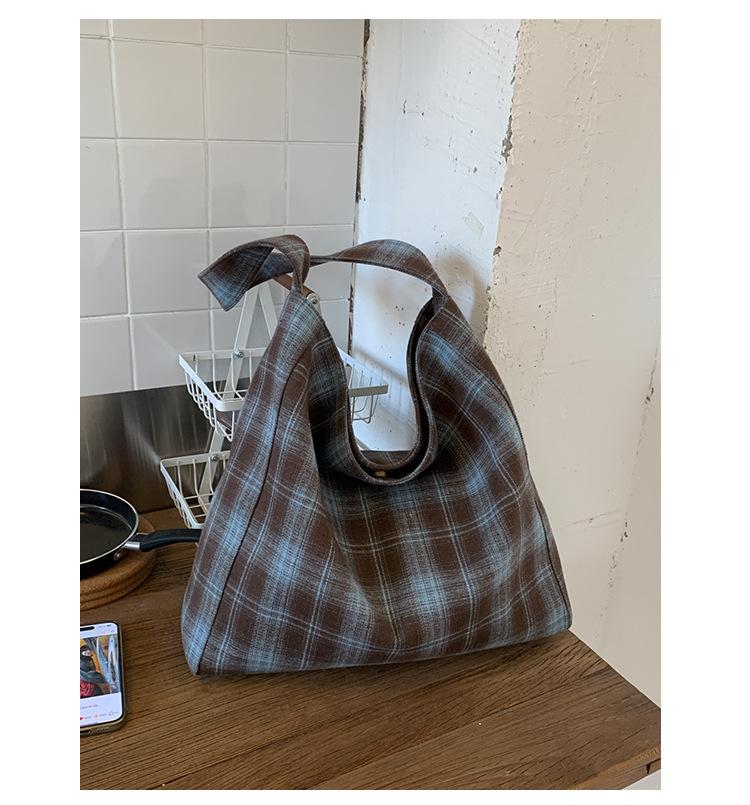 

Simple and large-capacity tote bag women s new Korean lazy plaid large bag canvas bag single shoulder underarm commuter bag