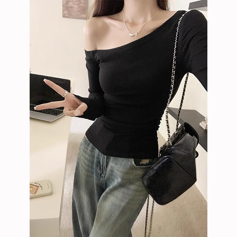 Sweet and Spicy Slanted Shoulder Sexy Long-sleeved T-shirt for Women In Early Autumn New Tight Waisted One-line Collar Personalized Top