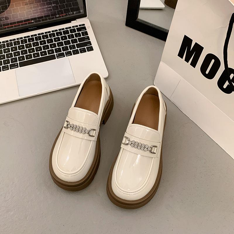 

Женские лоферы на платформе. Женские пенни-лоферы без застежки на толстой подошве. Удобная повседневная деловая рабочая обувь с металлической цепочкой. 40