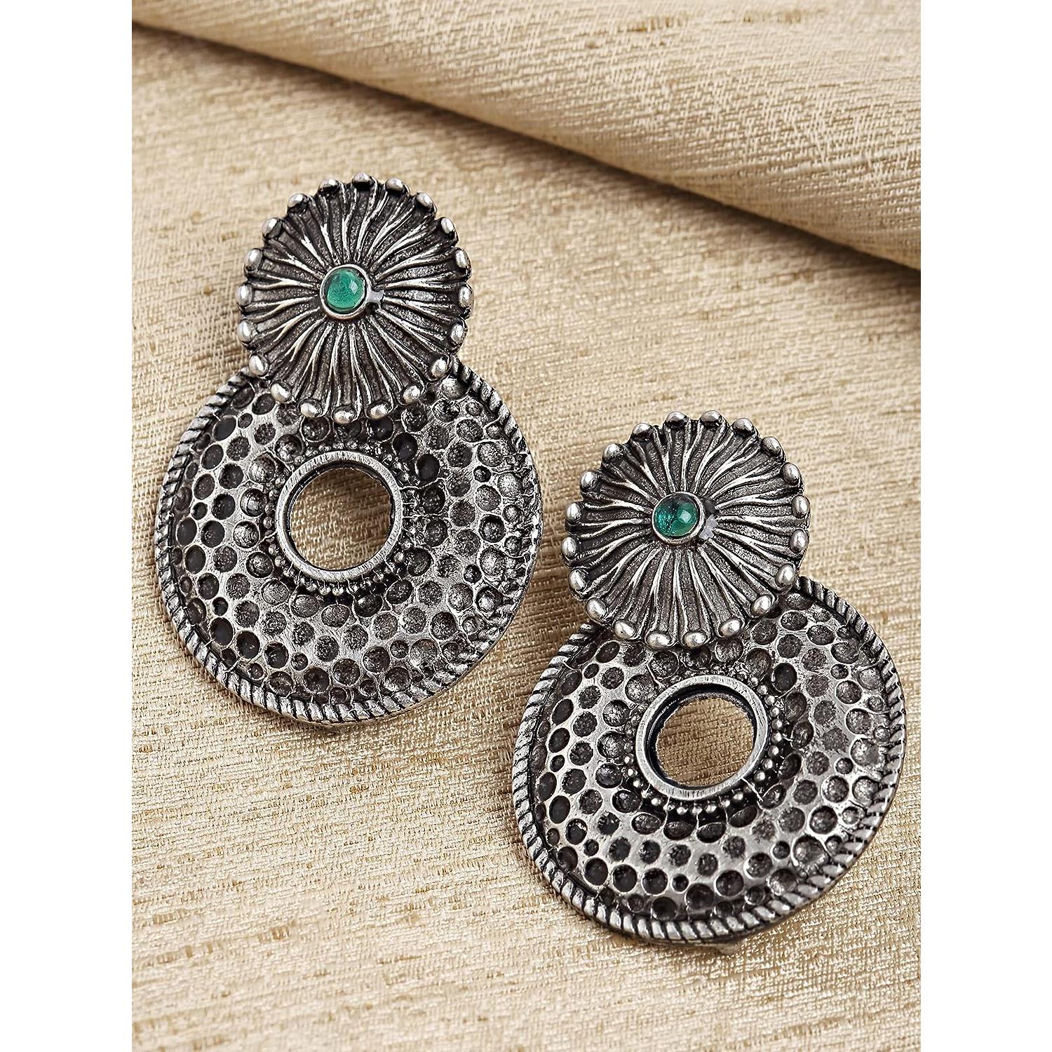 Женские серьги-подвески из оксидированного серебра с текстурированной отделкой — фото 4