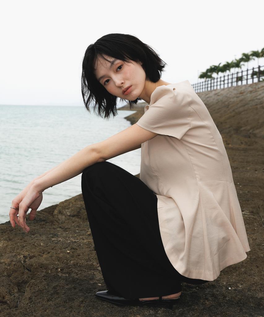 DEHEVE Unbalanced Frill Blouse [Beige]