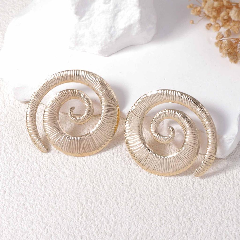 Exaggerated and light luxury multi-layer spiral Marine animal metal texture ear studs, a fashionable and versatile European and American style