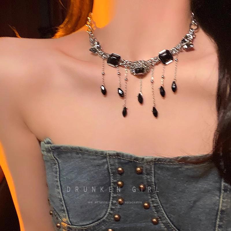 Elegant Stacked Pearl Necklace for Women - High-End Autumn/Winter Accessory with a Stylish Sweater Chain Design