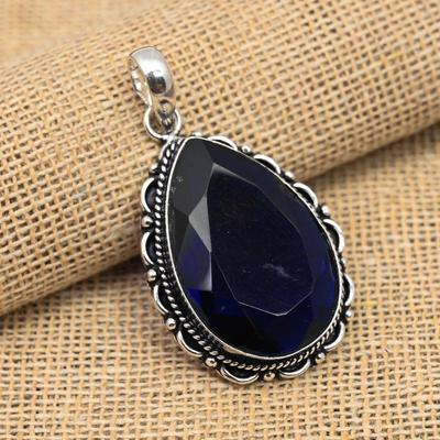 Blauer Saphir, im Labor hergestellter Edelstein aus 925er Sterlingsilber, handgefertigter Schmuck, hübscher Anhänger für Frauen