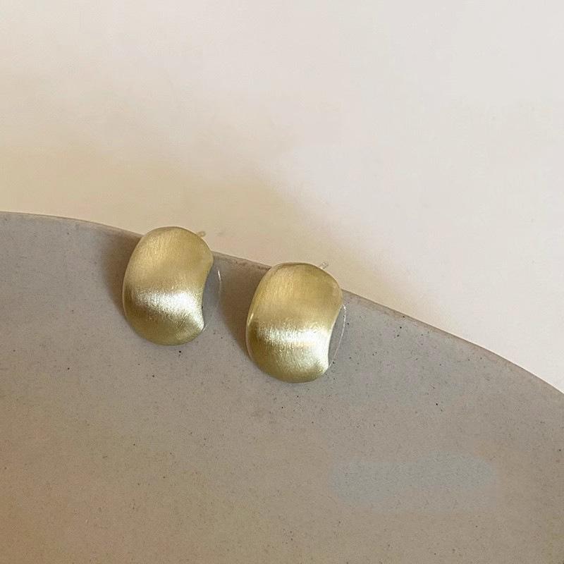 Brushed Matte Arc Earrings: Hong Kong-Style Retro for Women, Autumn/Winter Niche All-Match Design