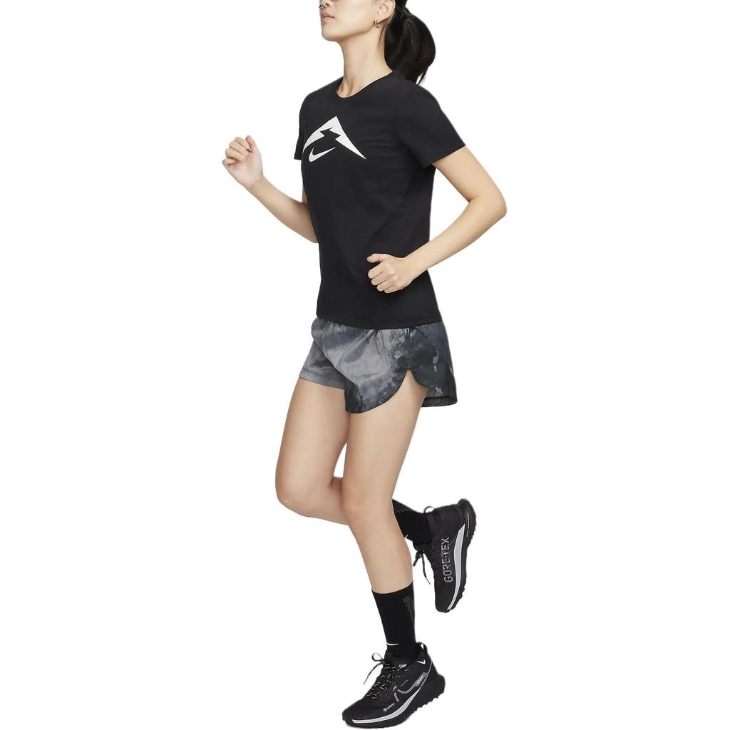 Nike T Shirts Women's Black Crew Neck Moderate Straight Fit FQ4988-010